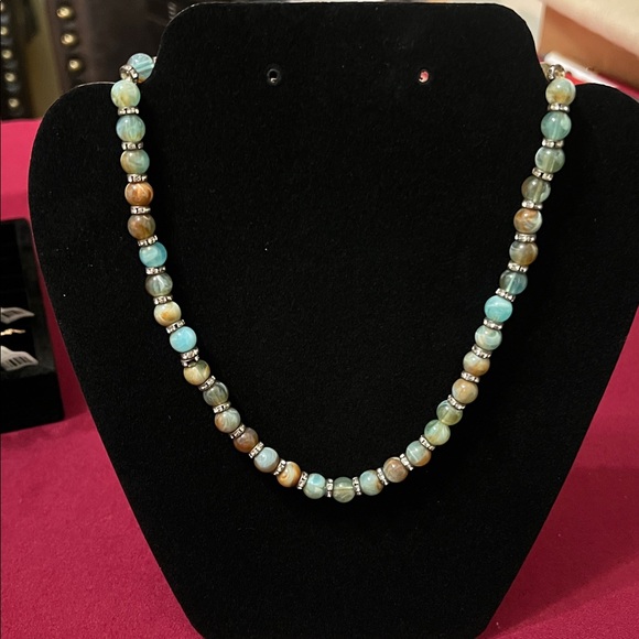Handmade Elegant Beaded Necklace - Picture 6 of 6